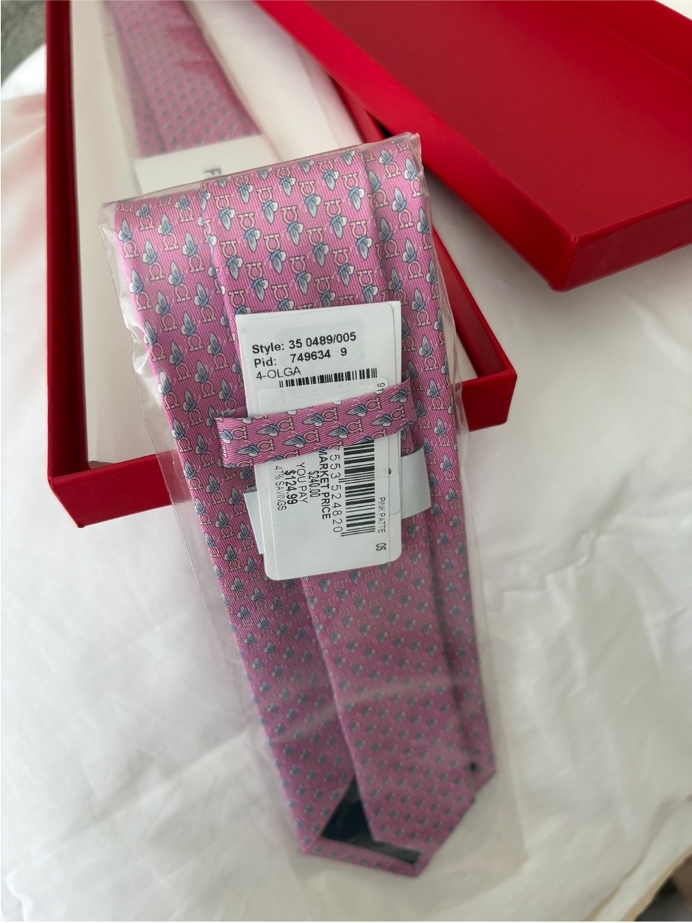 FERRAGAMO
Butterflies And Gancini Print Silk Tie